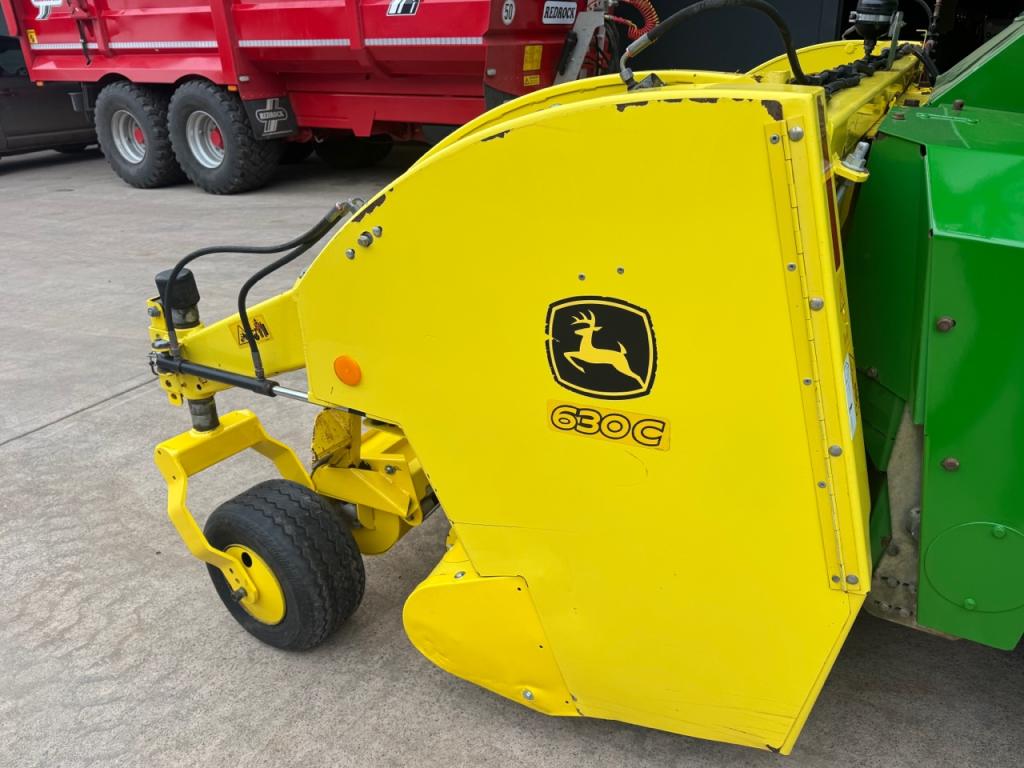 John Deere 630C grass header
