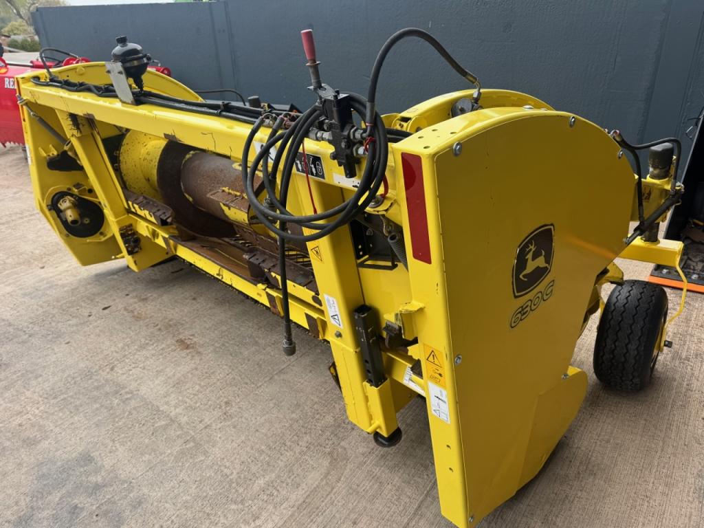 John Deere 630C grass header