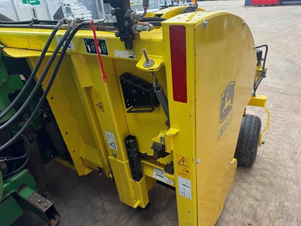 John Deere 630C grass header