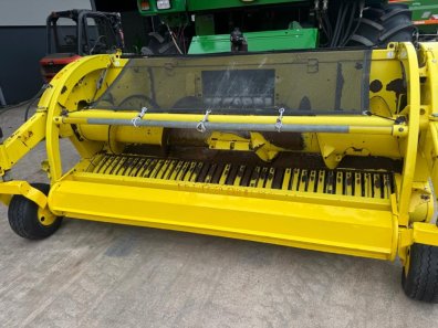 John Deere 630C grass header