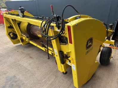 John Deere 630C grass header