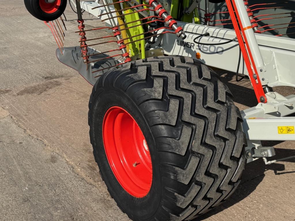 Claas Liner 3600 4 rotor rake