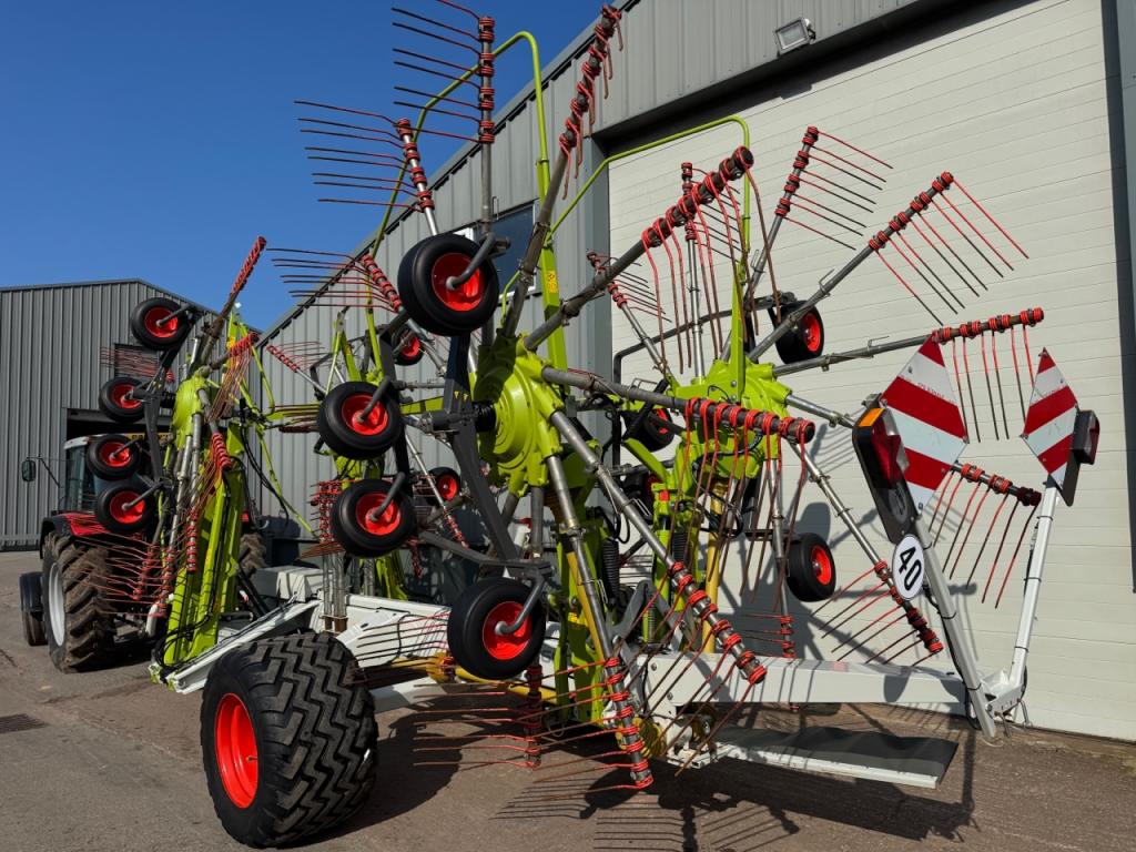 Claas Liner 3600 4 rotor rake