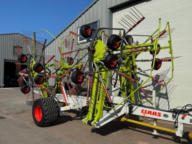Claas Liner 3600 4 rotor rake