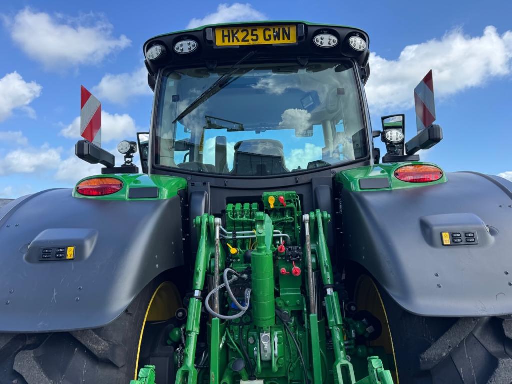 John Deere 6R 215