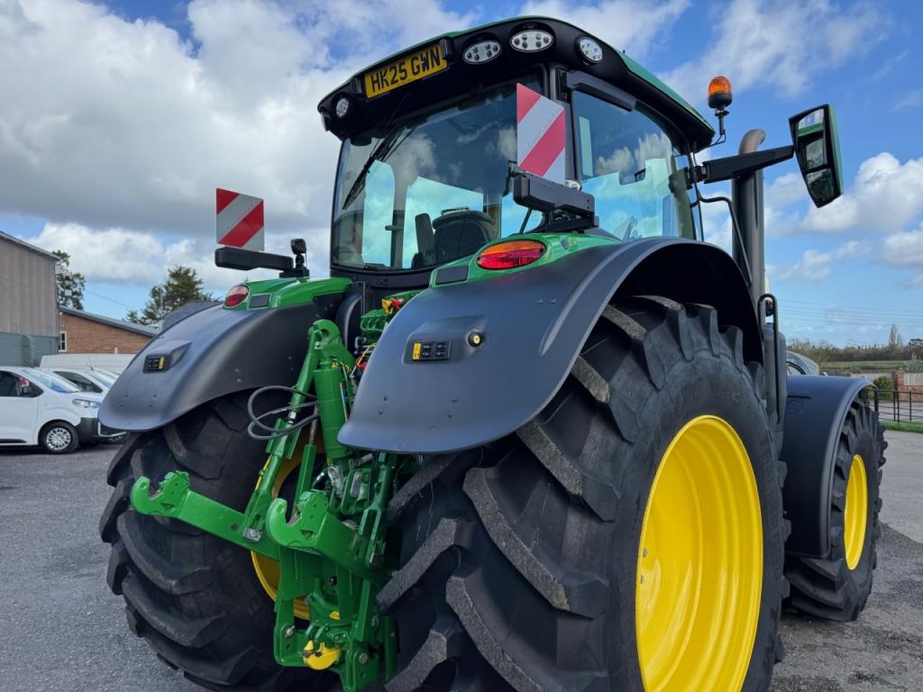 John Deere 6R 215