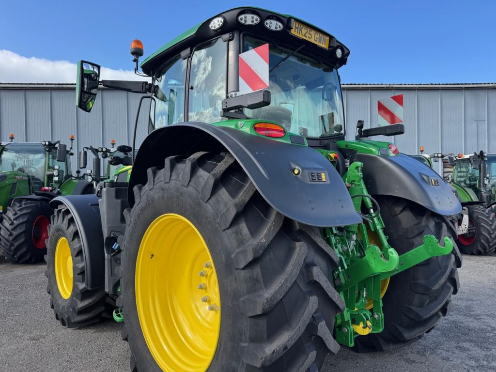 John Deere 6R 215