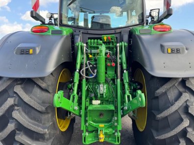 John Deere 6R 215