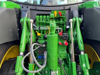 John Deere 6R 215