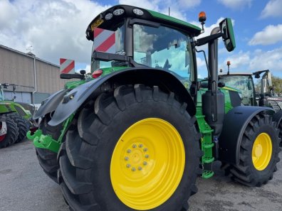 John Deere 6R 215
