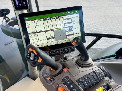 John Deere 6R 215