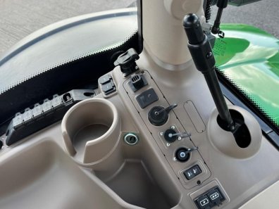 John Deere 6R 215