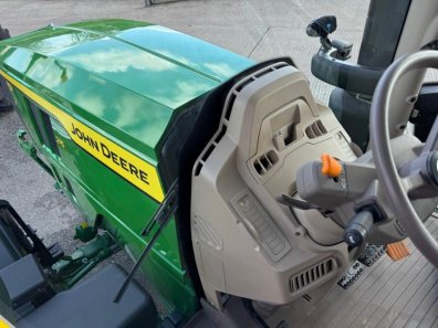 John Deere 6R 215