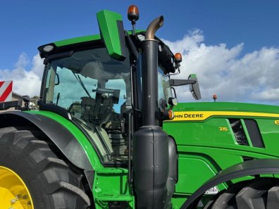 John Deere 6R 215