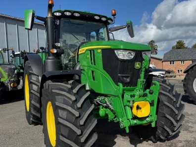 John Deere 6R 215
