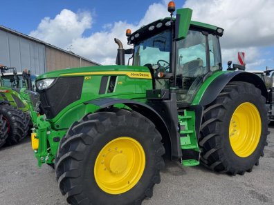 John Deere 6R 215