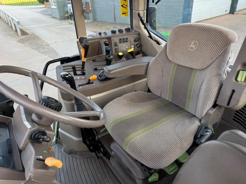 John Deere 6930 Standard