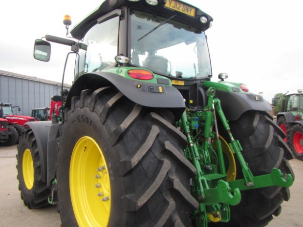 John Deere 6210R