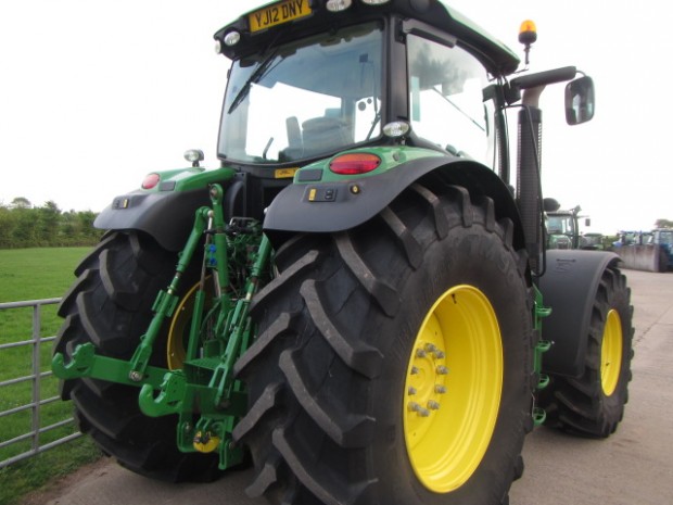 John Deere 6210R