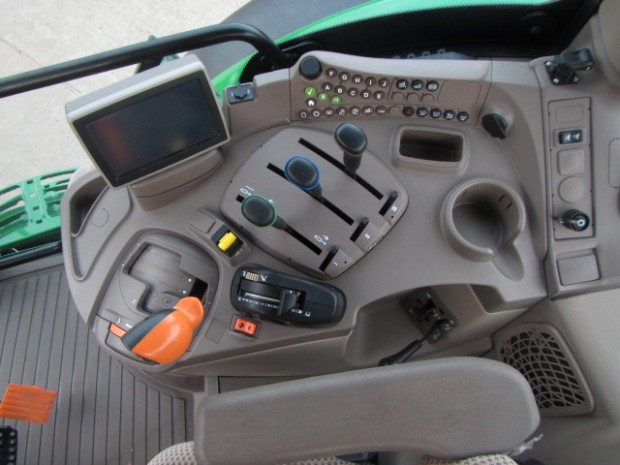 John Deere 6210R