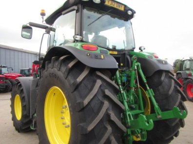 John Deere 6210R