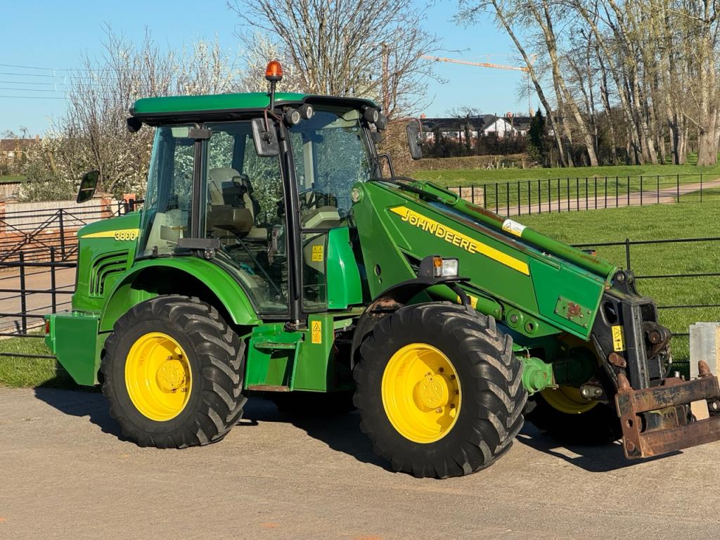 John Deere 3800