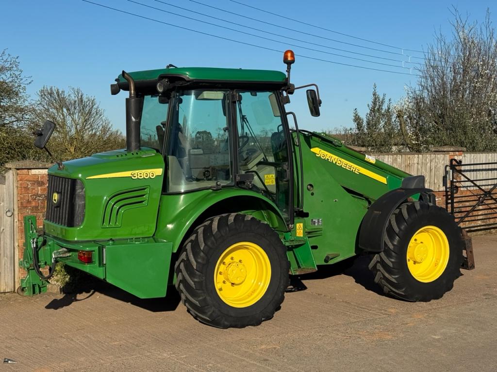John Deere 3800