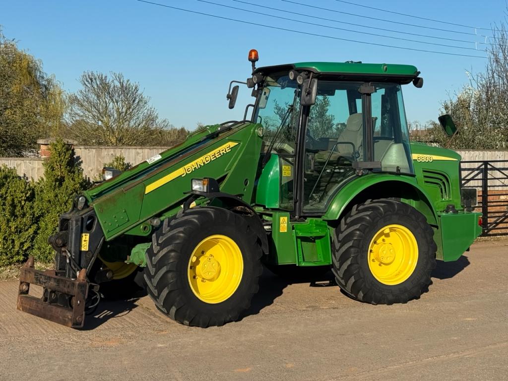 John Deere 3800