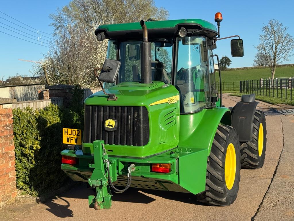 John Deere 3800