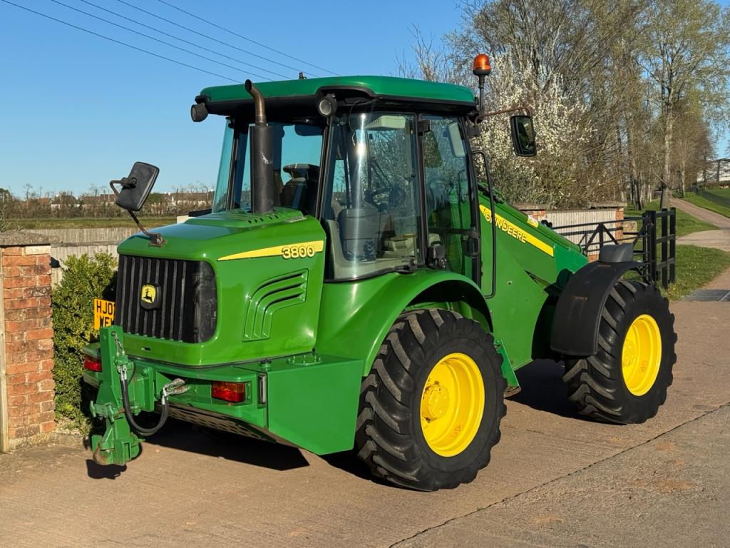 John Deere 3800