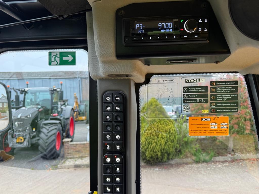JCB 420S