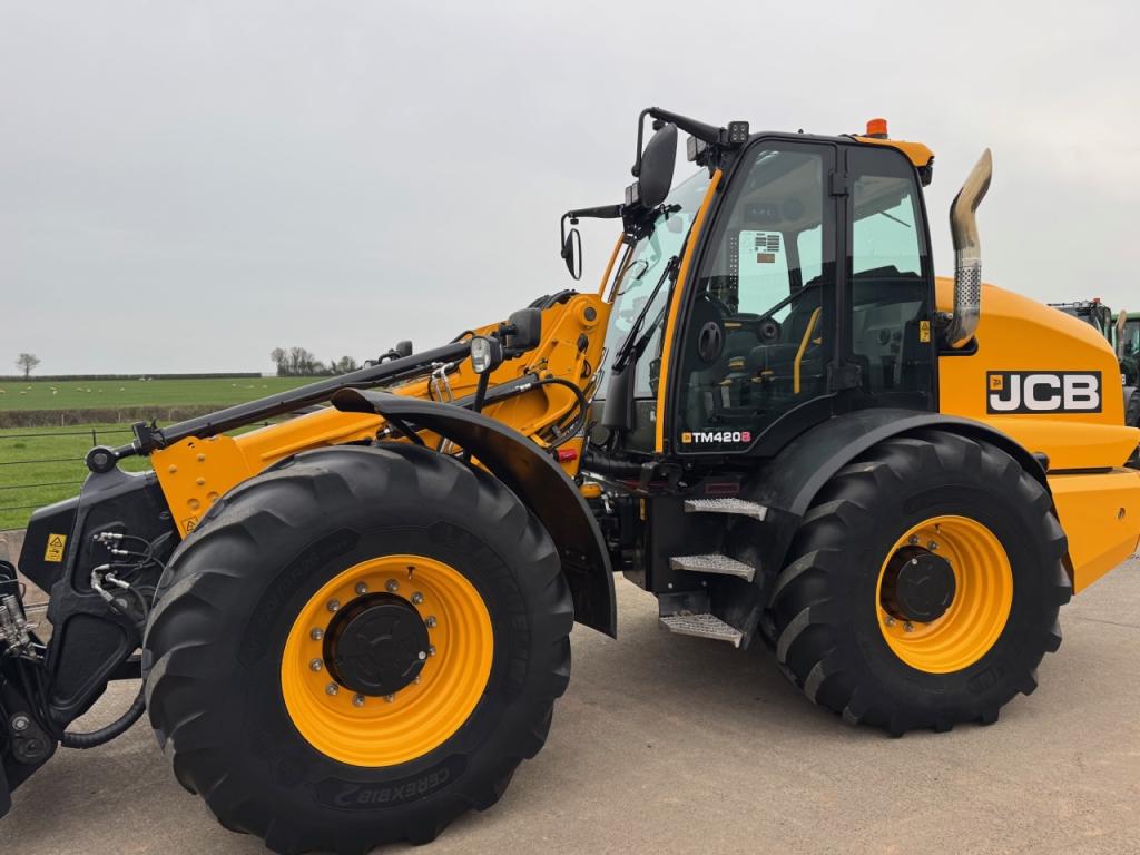 JCB 420S