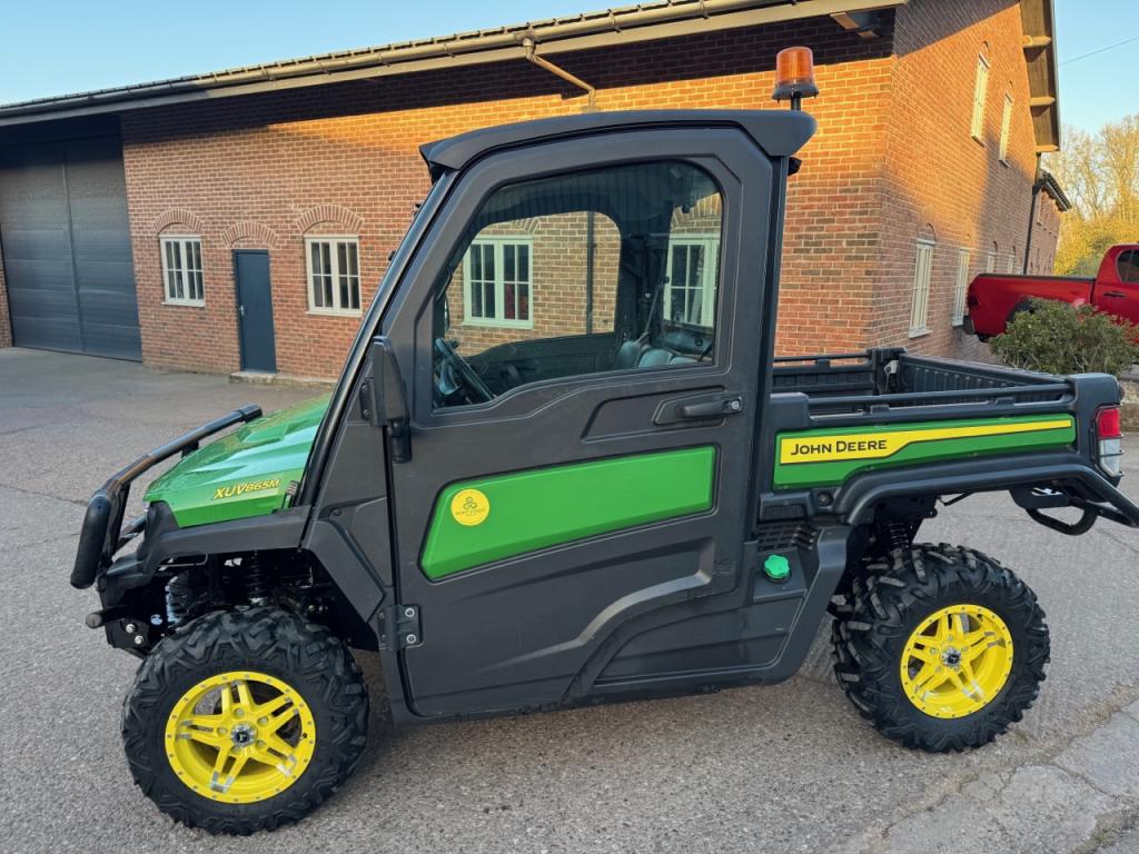 John Deere 865M Gator
