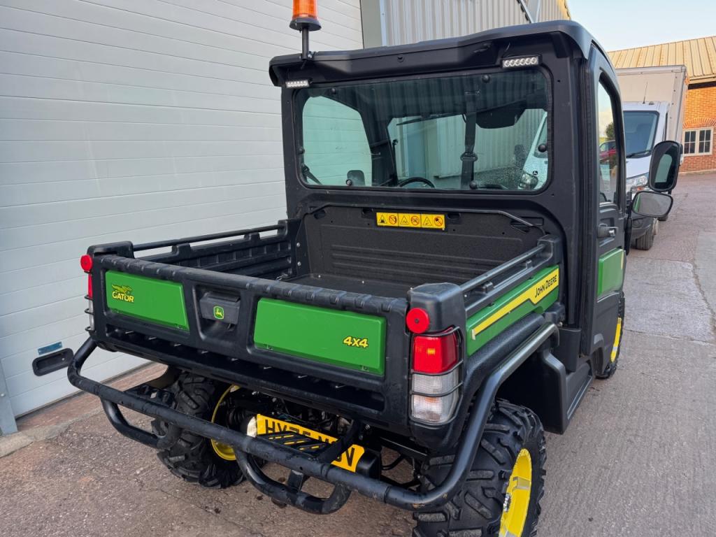 John Deere 865M Gator