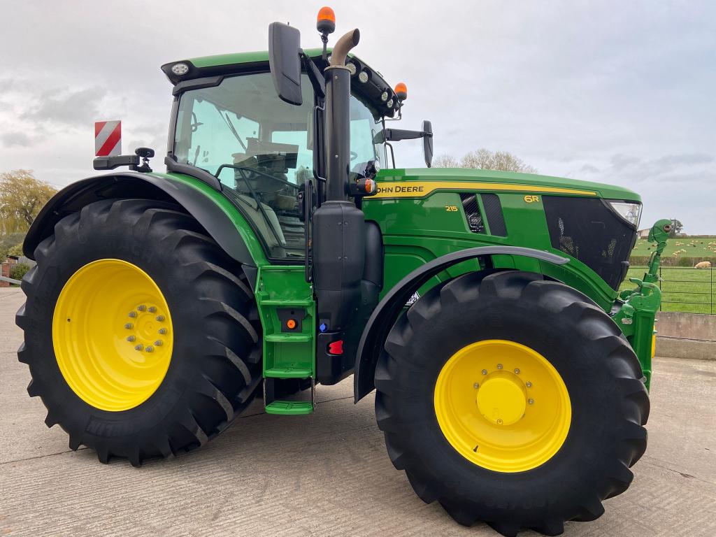 John Deere 6R 215
