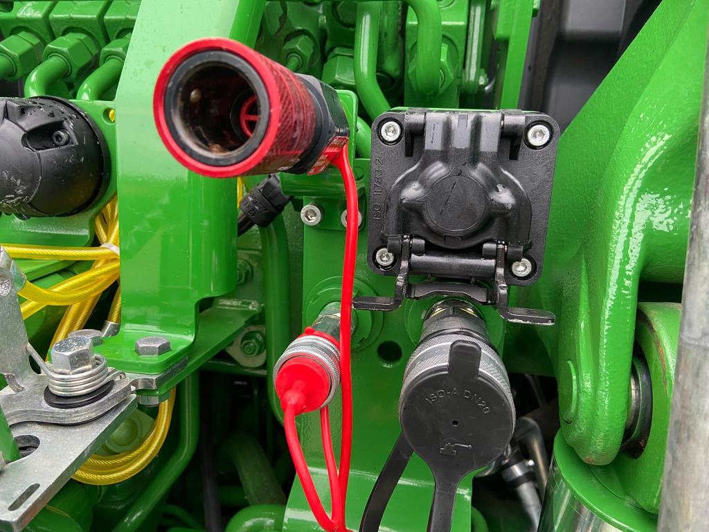 John Deere 6R 215