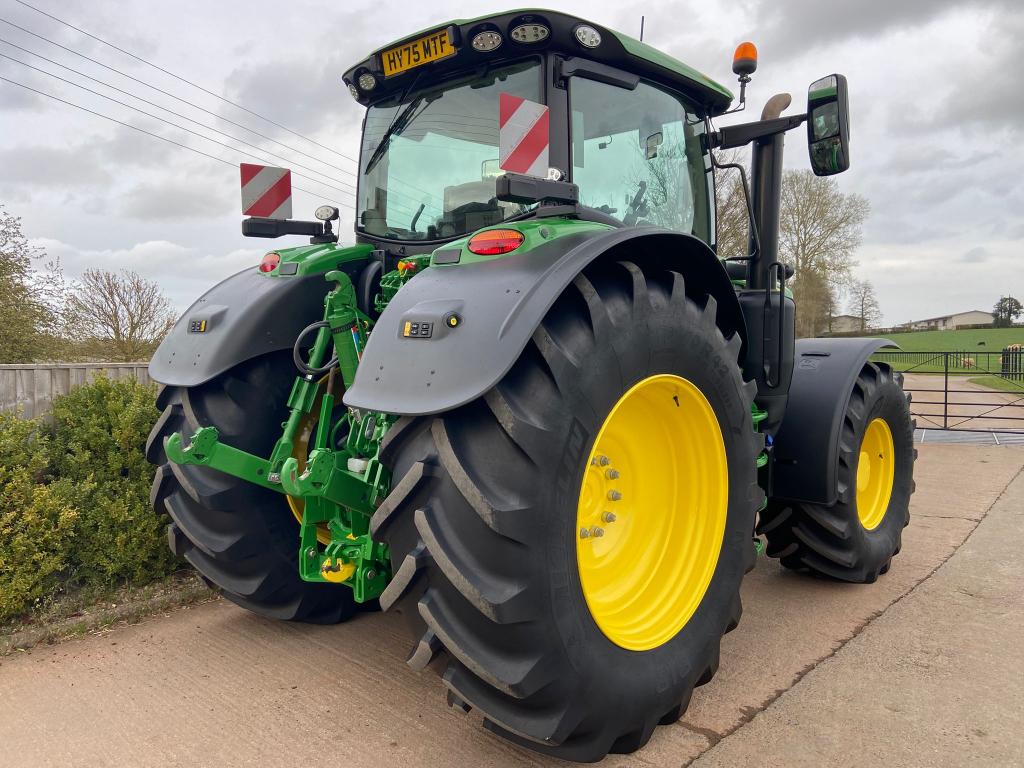 John Deere 6R 215