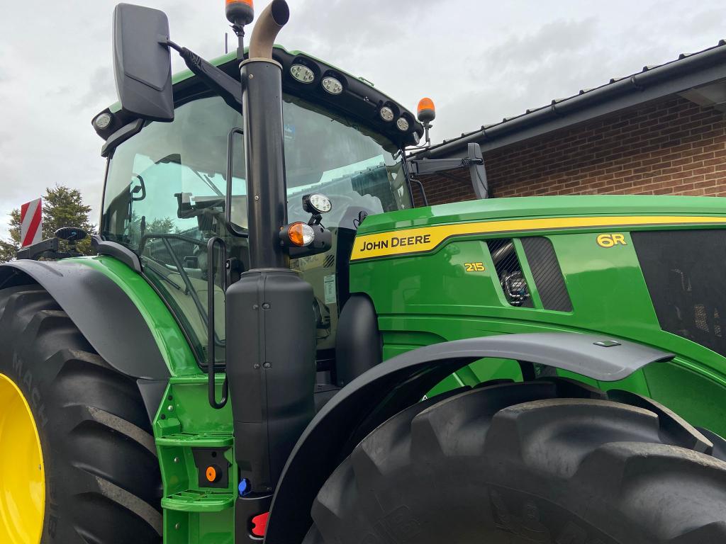 John Deere 6R 215