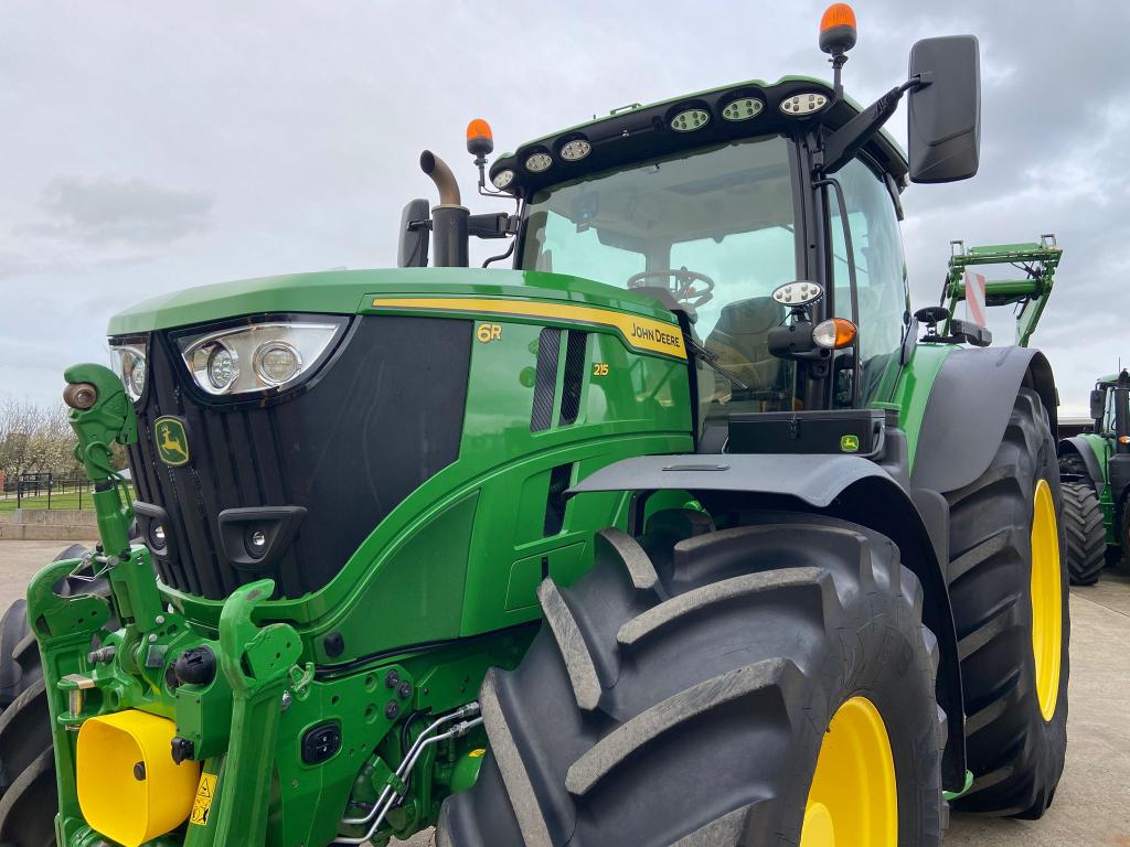 John Deere 6R 215