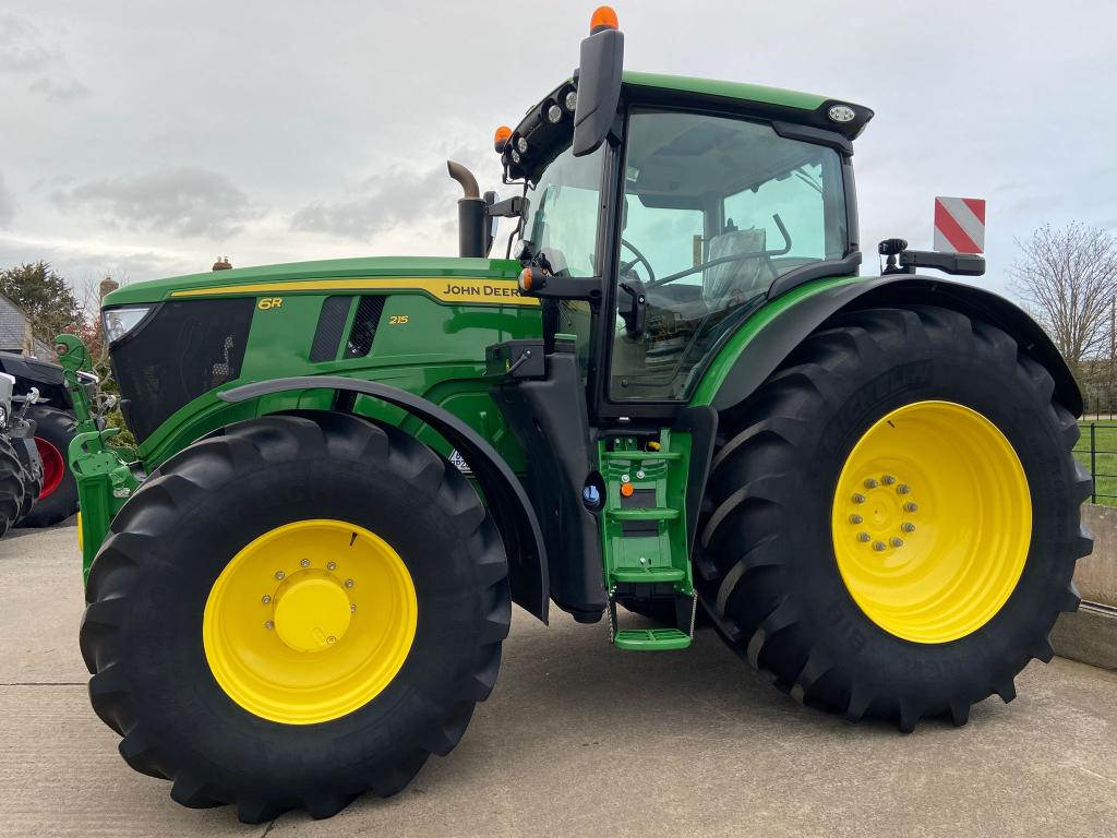 John Deere 6R 215
