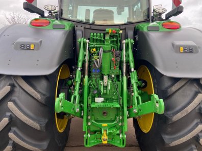 John Deere 6R 215