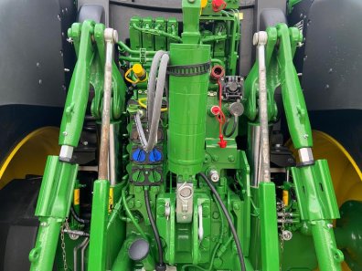 John Deere 6R 215