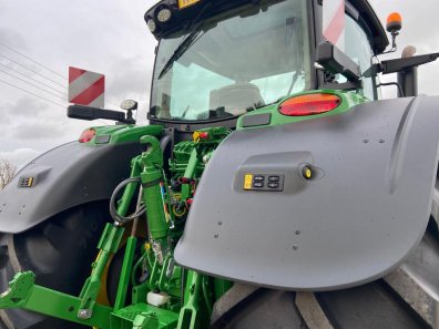 John Deere 6R 215