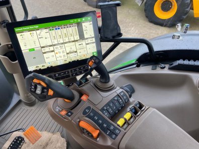 John Deere 6R 215