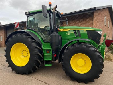 John Deere 6R 215