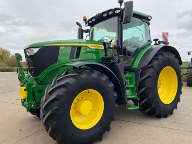 John Deere 6R 215