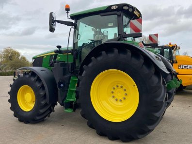 John Deere 6R 215