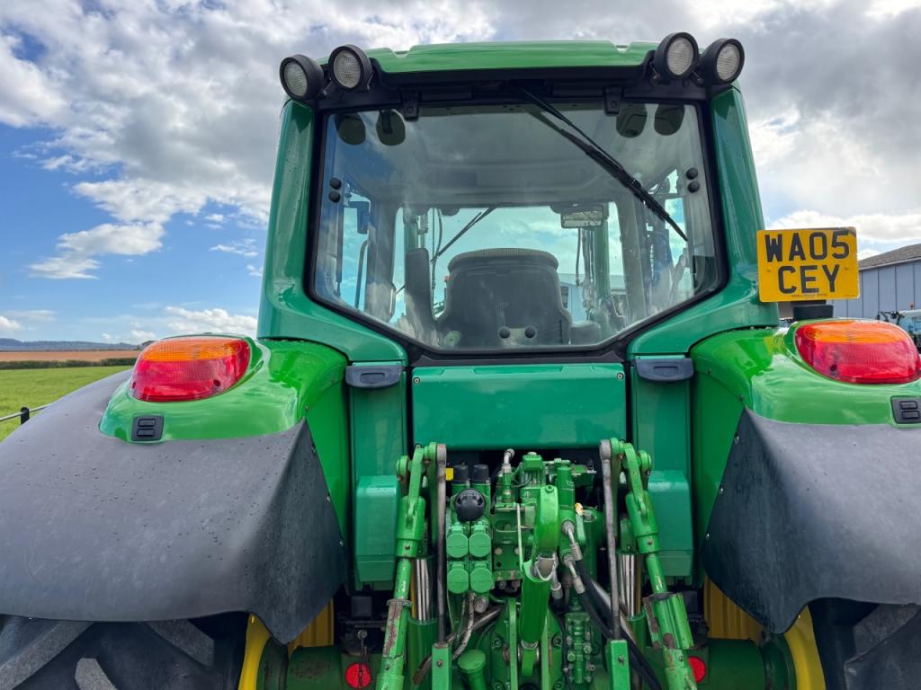 John Deere 6320