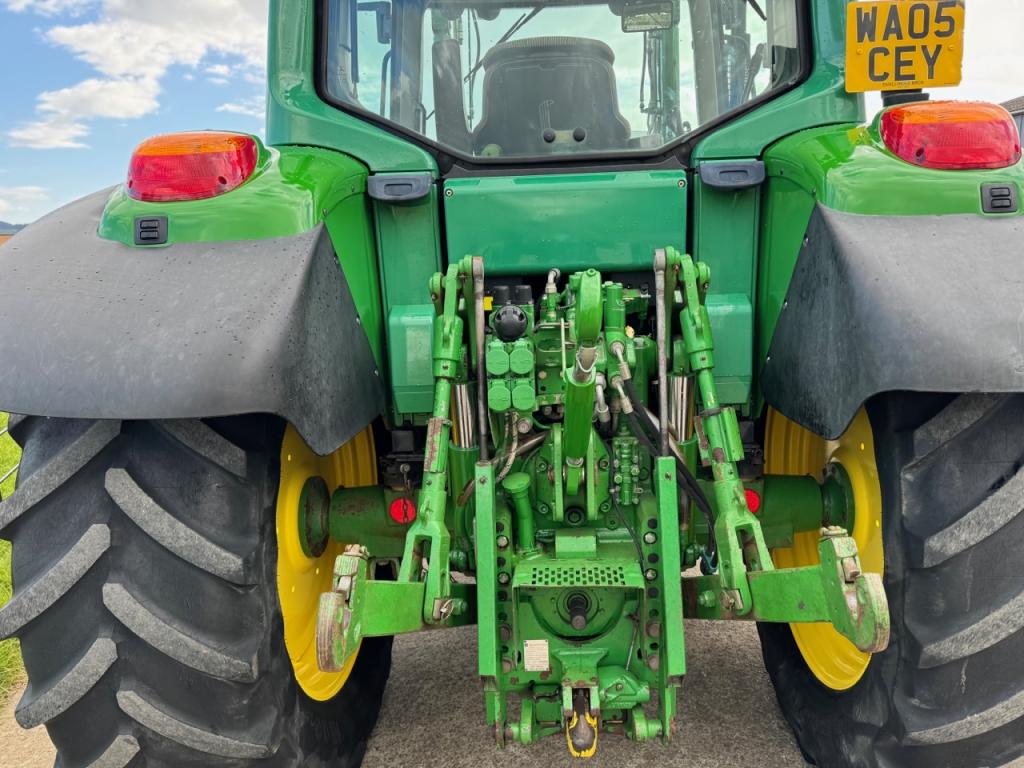 John Deere 6320