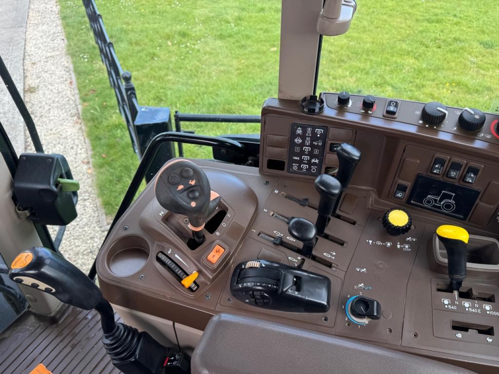 John Deere 6320